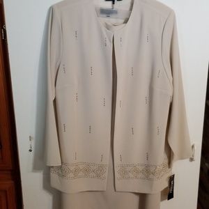 NWT 3 PC Beige Lightweight Skirt set 14W